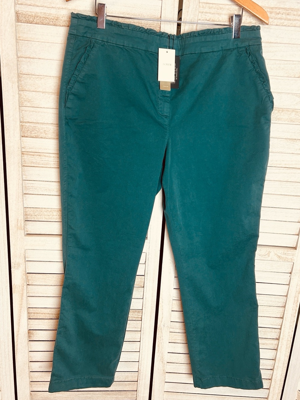 NWT J Crew Women’s Cropped Chino Ruffle Pants. Size 14